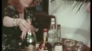 Noor poiss-sõber hellitab 50-aastast tädi sensuaalselt seksiga.