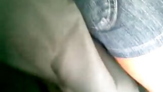 MILF saab perses kahe munnide poolt noori poisse korraga.