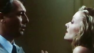Grupiseks voodis küpse Brandi Love'i ja teismeliste paariga.